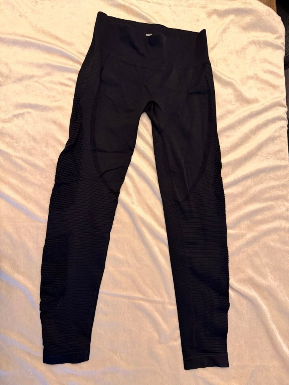 Zyia active black leggings with mesh cutouts size large